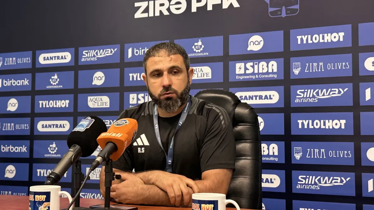 Zirə komandası futbolçuları qol sevinci zamanı